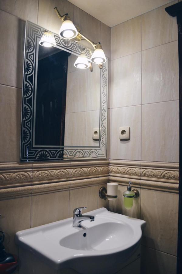3-Room Apartments In Central City Lviv Eksteriør billede